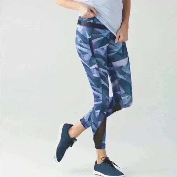 Lululemon Leggings Size 6 Inspire Tight II Full-On Luxtreme Pretty Prism - Picture 1 of 8